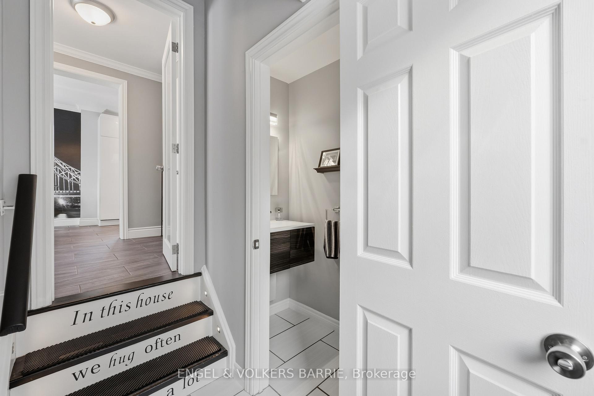 3056 Silverthorn Drive, Oakville, ON L6L 5N7