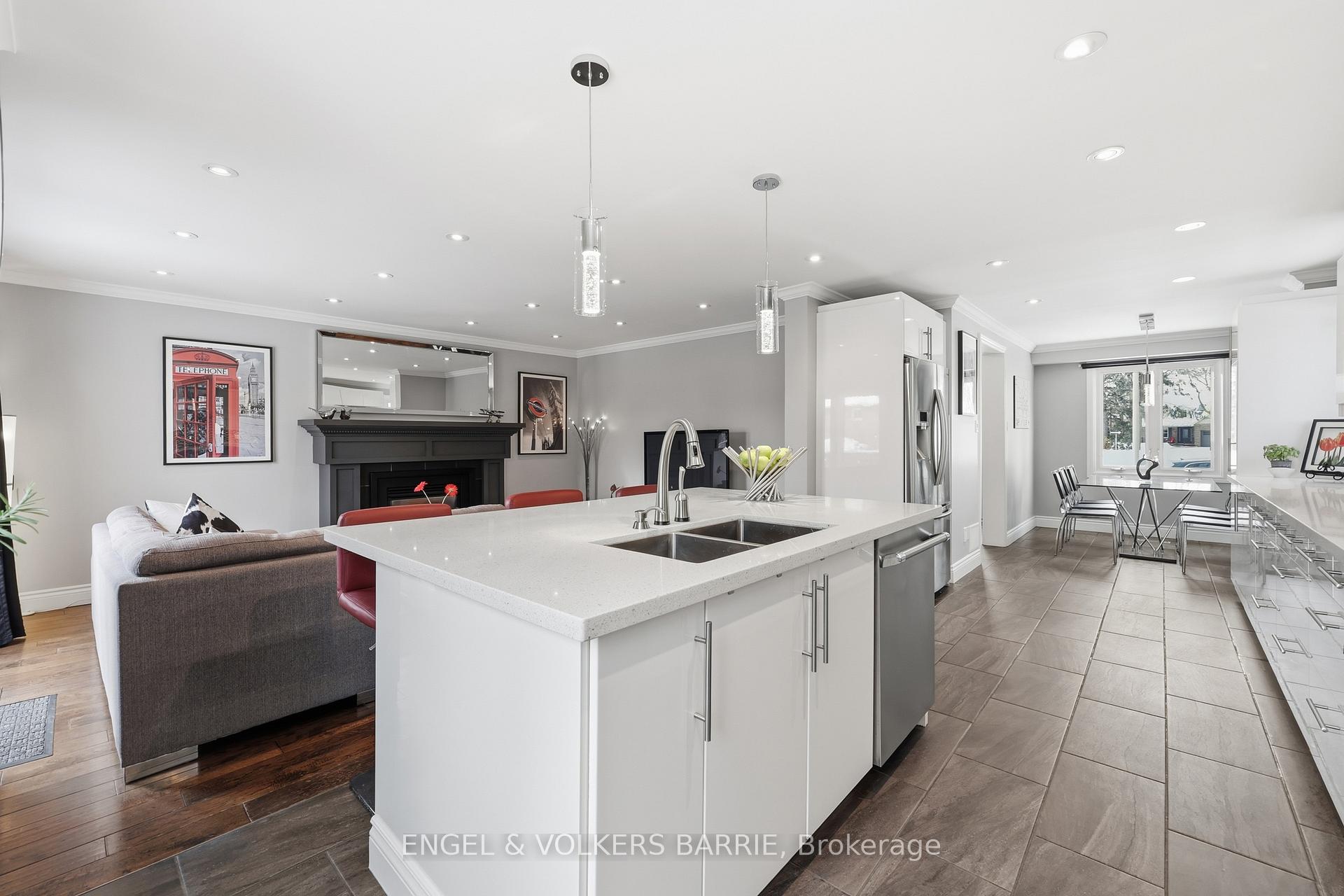 3056 Silverthorn Drive, Oakville, ON L6L 5N7