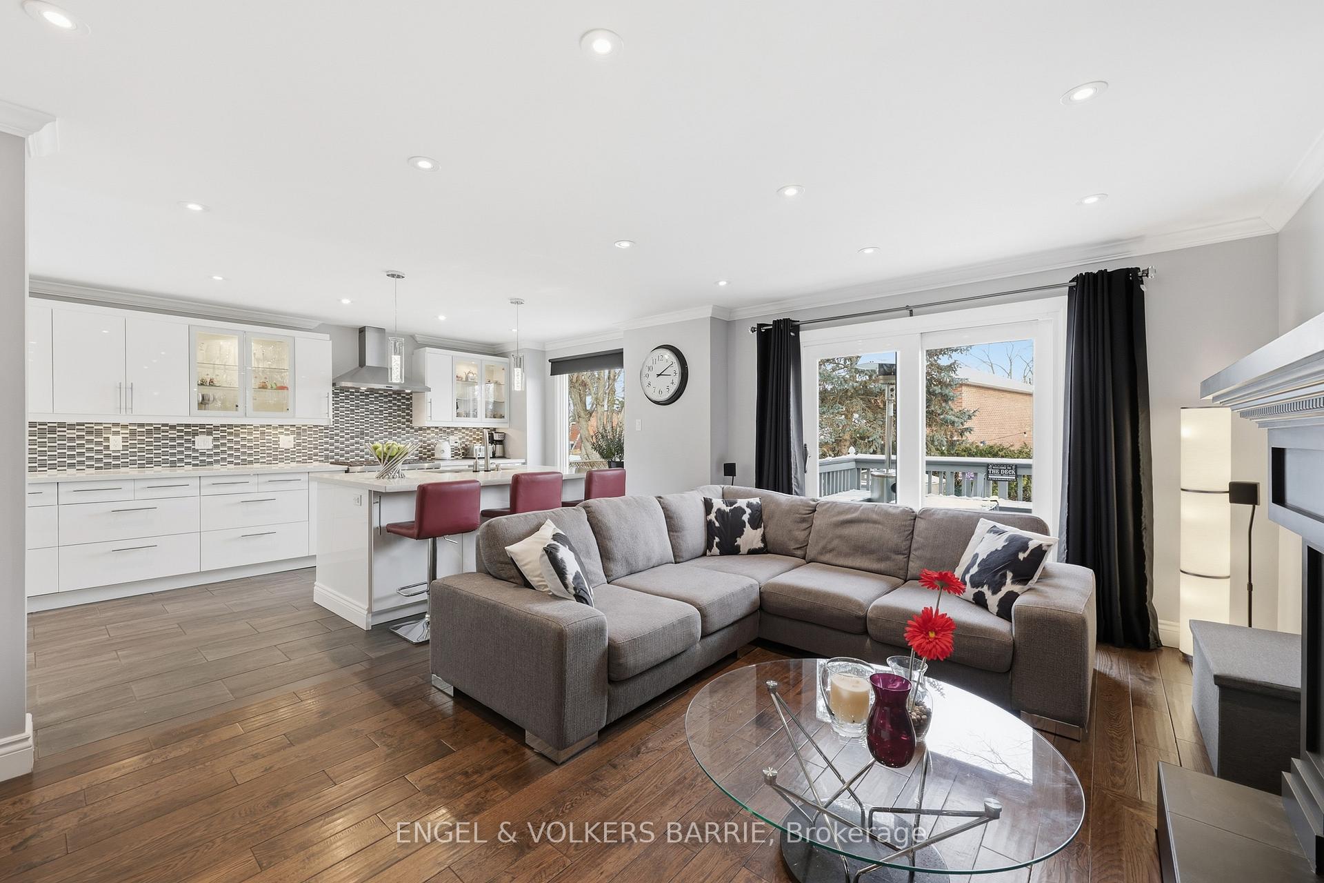 3056 Silverthorn Drive, Oakville, ON L6L 5N7