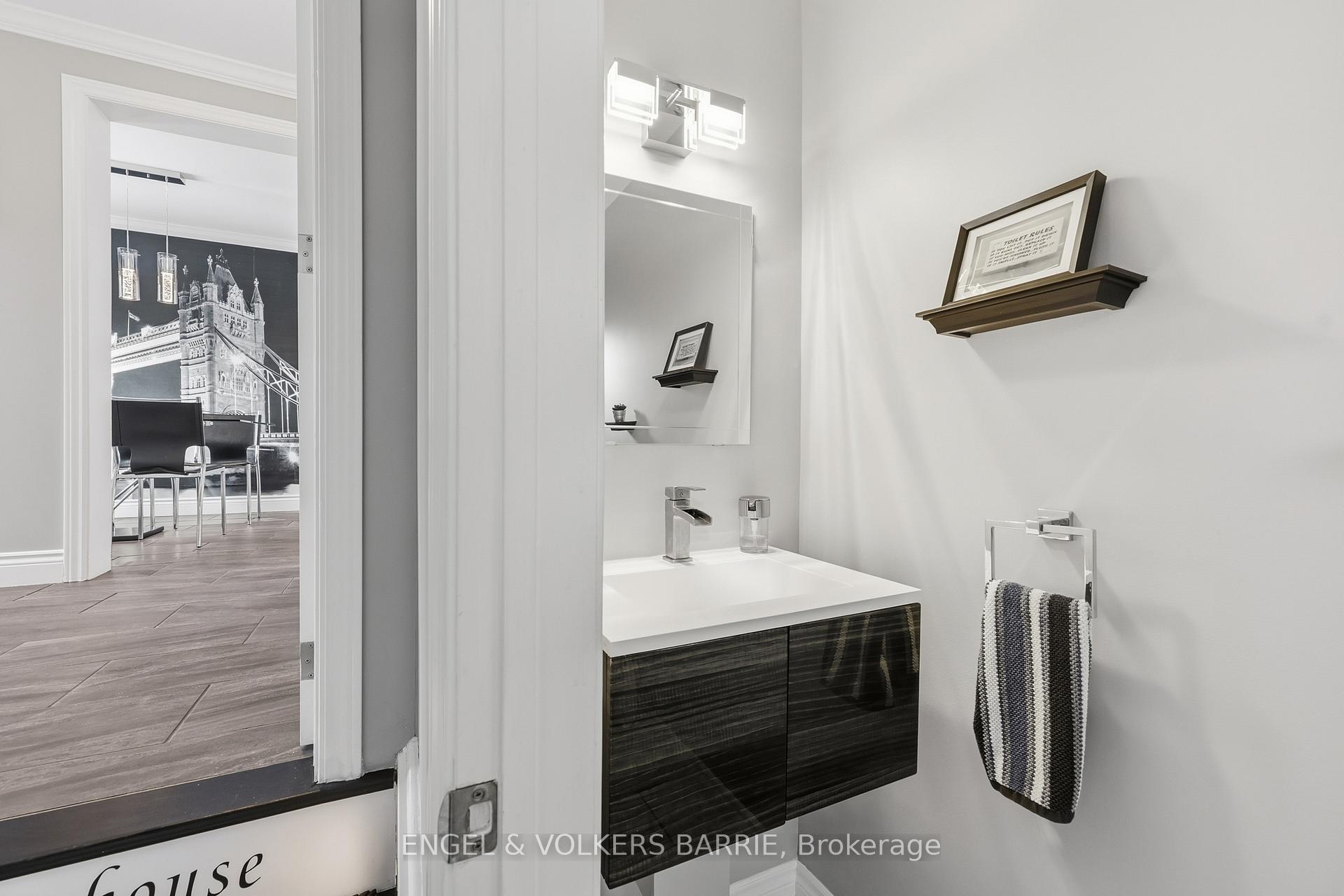 3056 Silverthorn Drive, Oakville, ON L6L 5N7