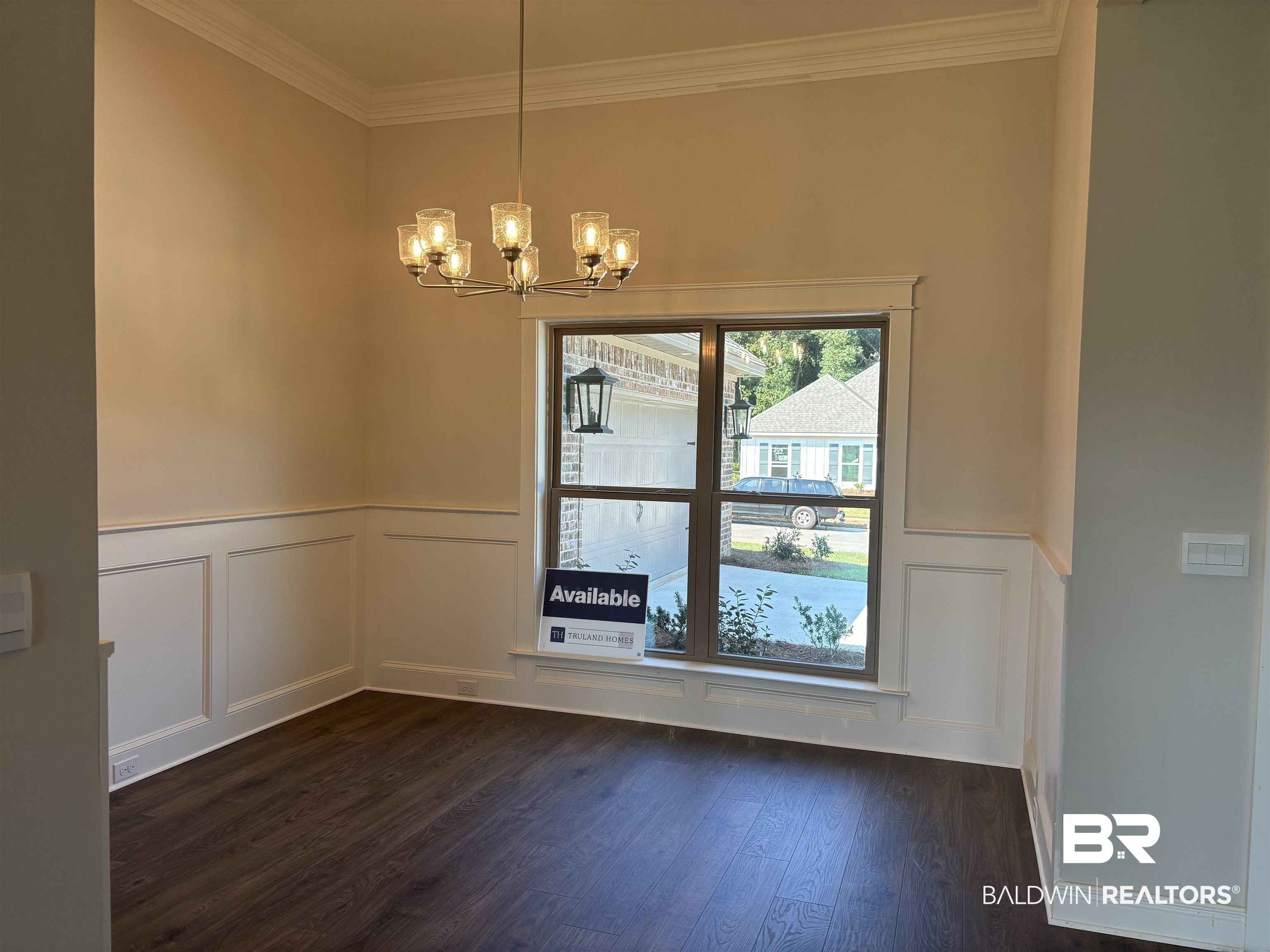 413 Bloomsbury Avenue