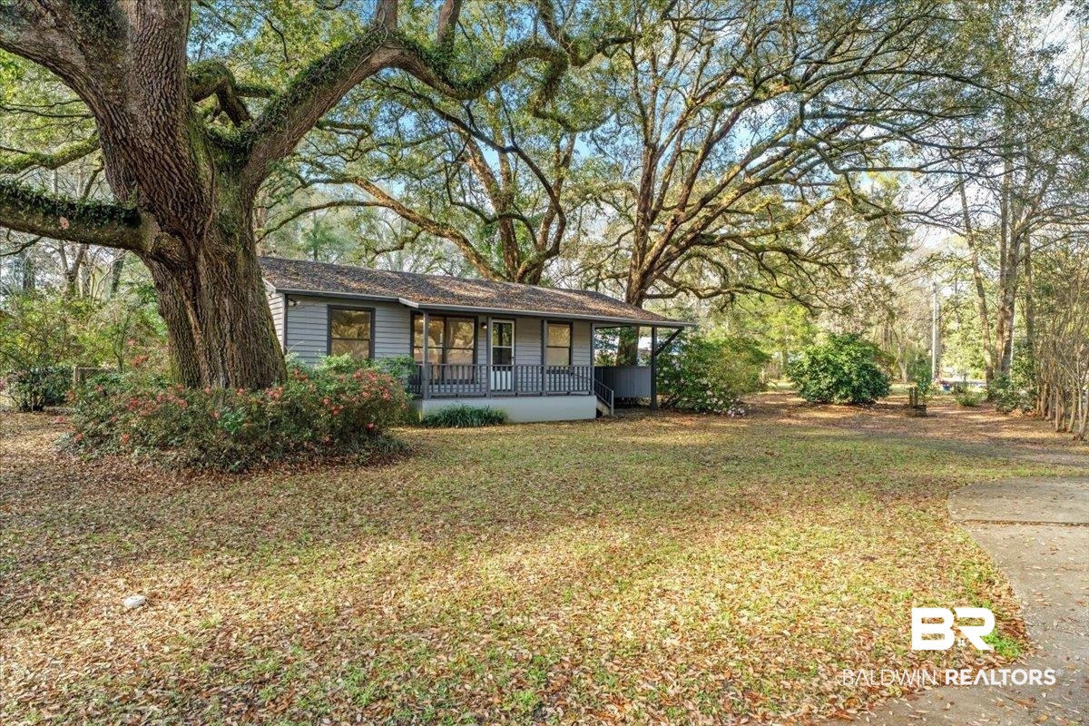 907 Dauphine Circle