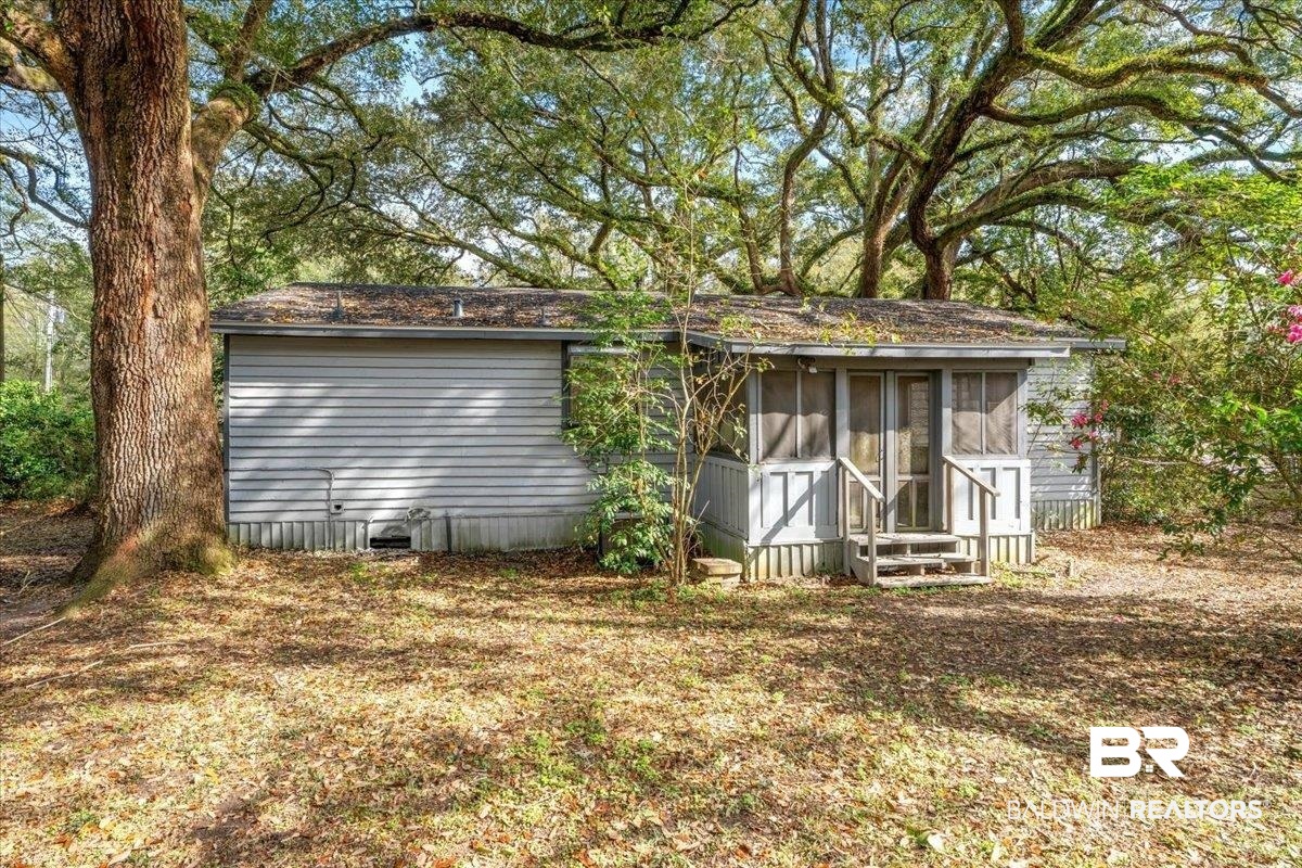 907 Dauphine Circle
