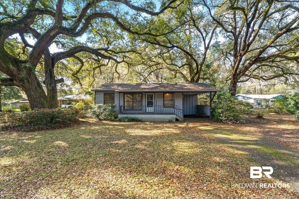 907 Dauphine Circle