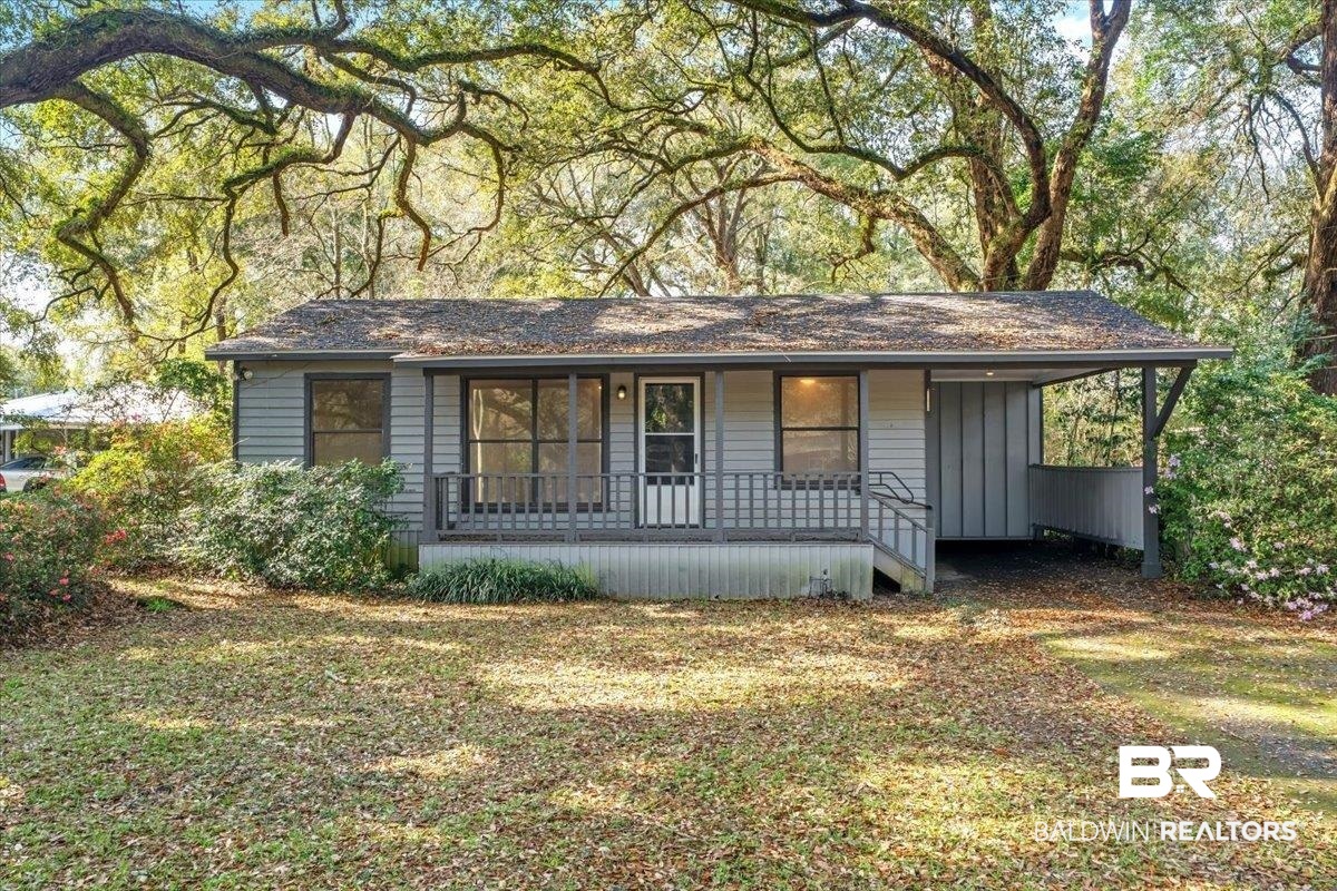 907 Dauphine Circle