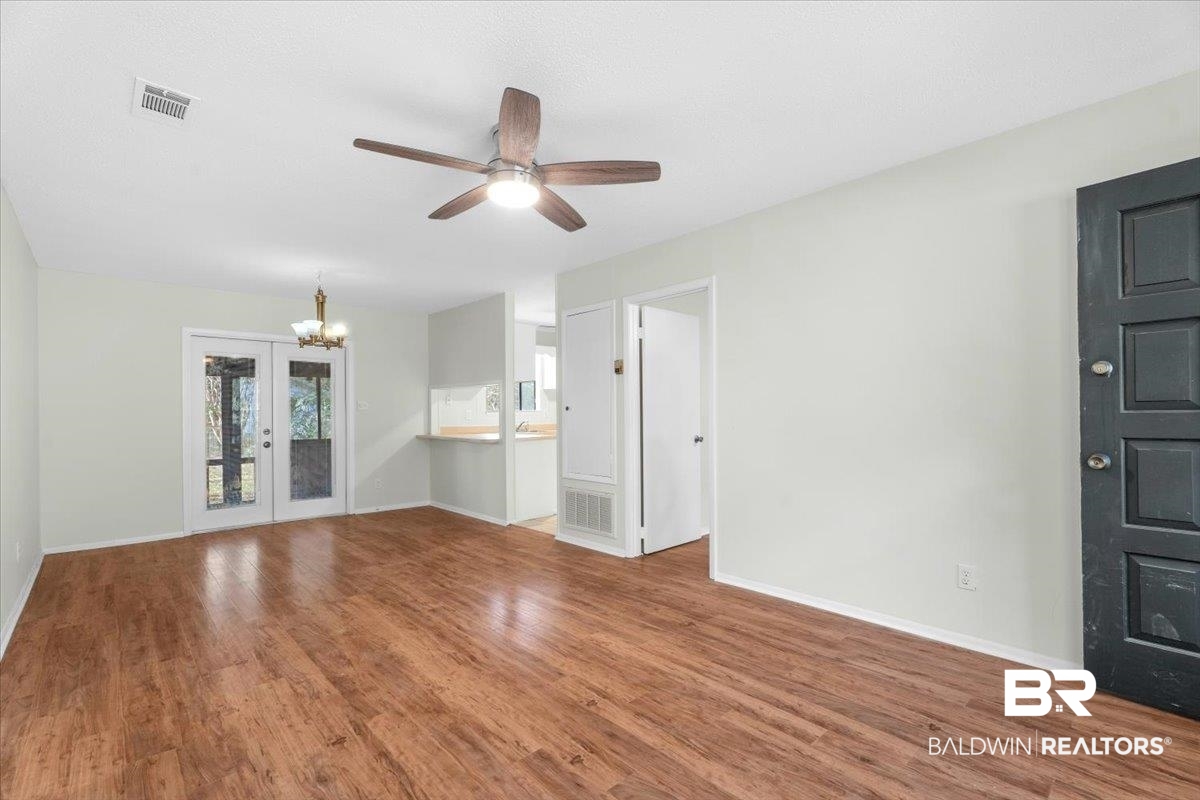 907 Dauphine Circle