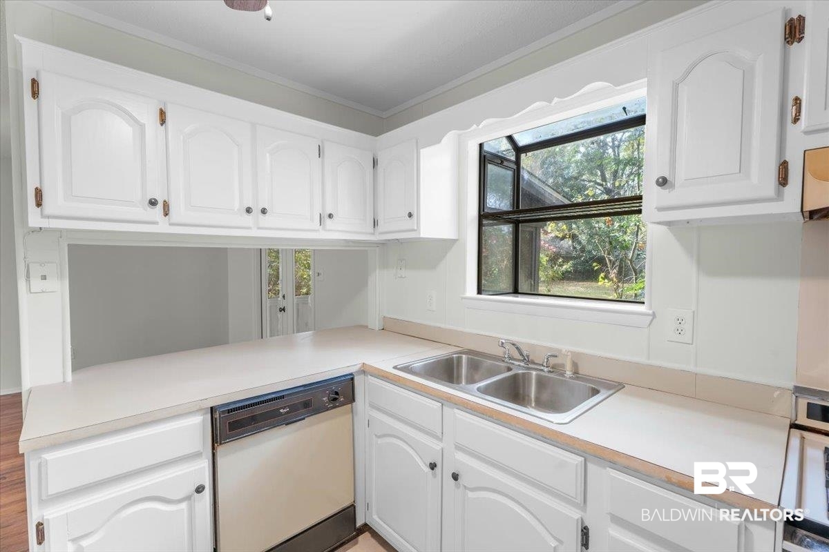 907 Dauphine Circle