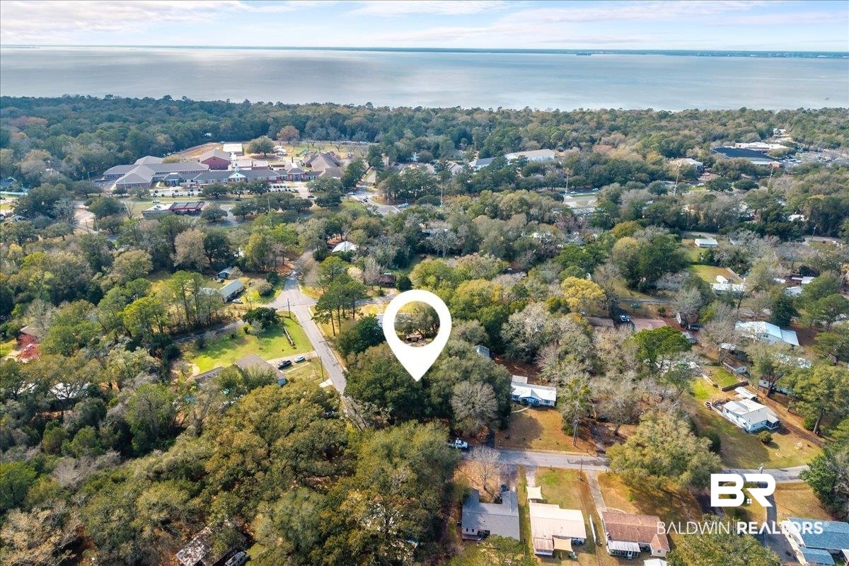 907 Dauphine Circle