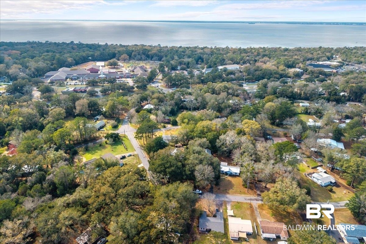 907 Dauphine Circle