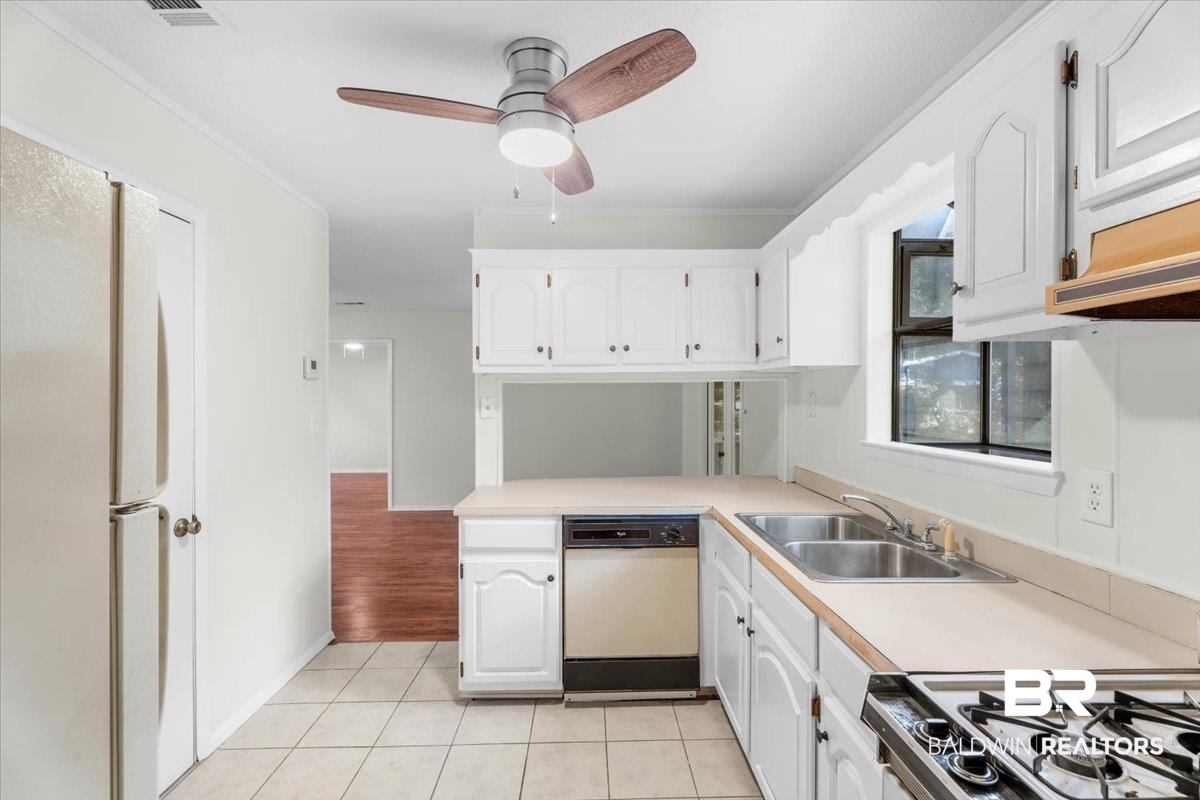 907 Dauphine Circle