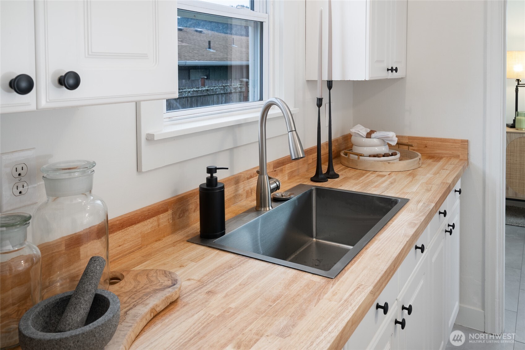 1412 E Berniece Street