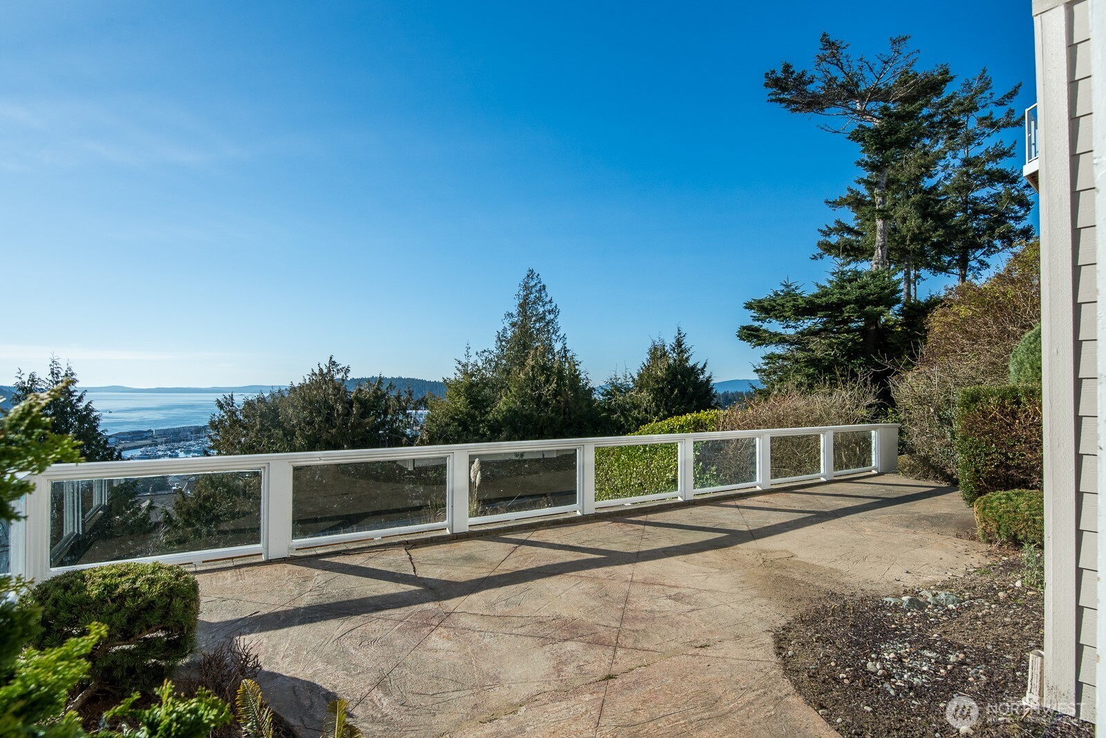 2402 Highland Drive
