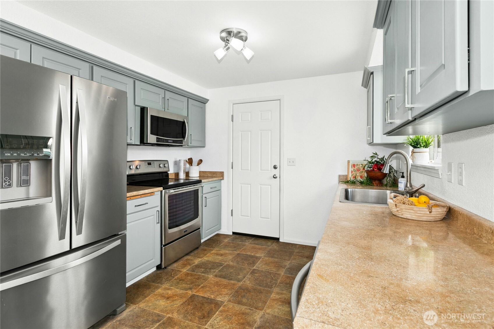 131 NW Clipper Drive