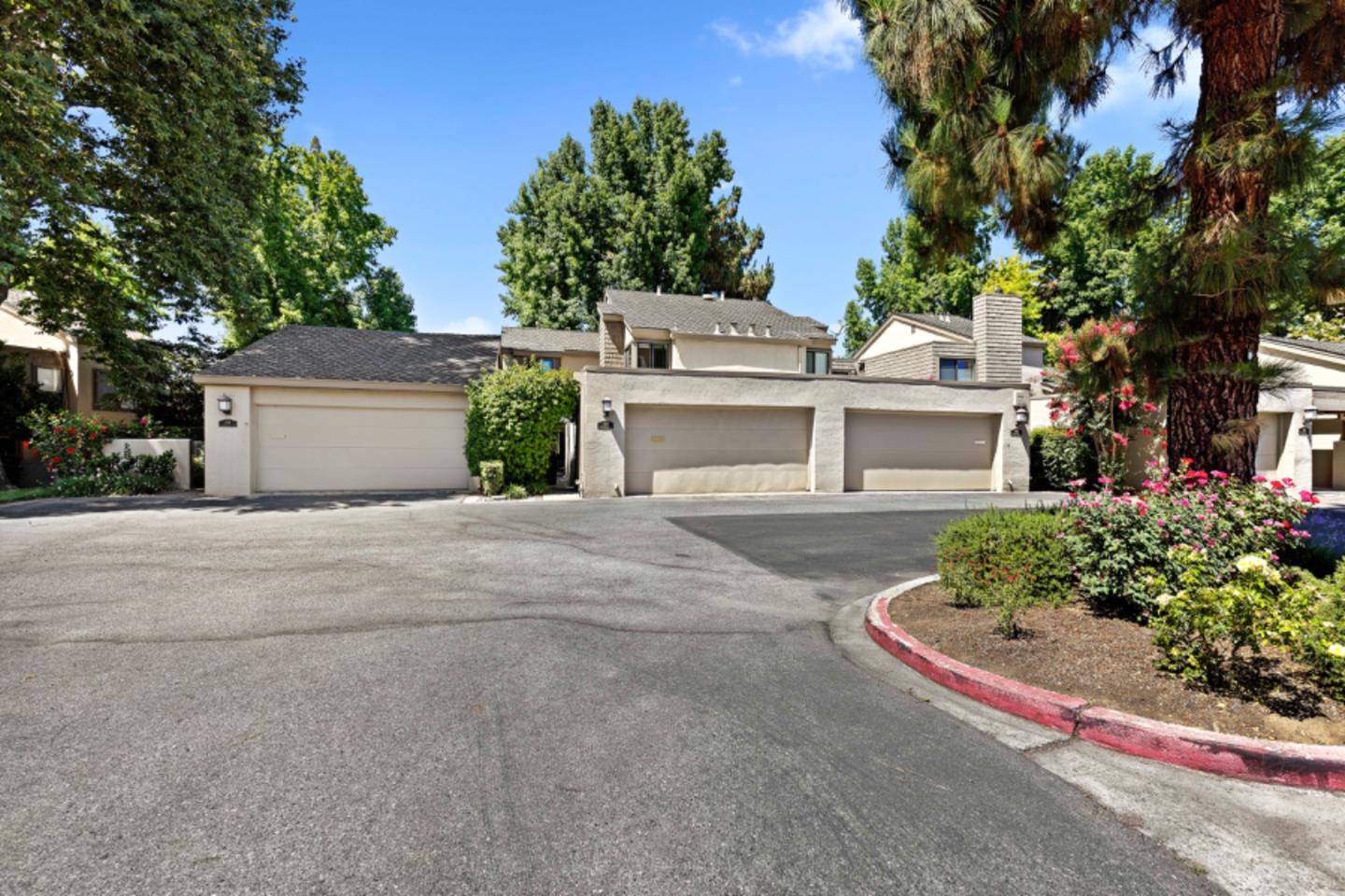 1723 Cherryhills LN
