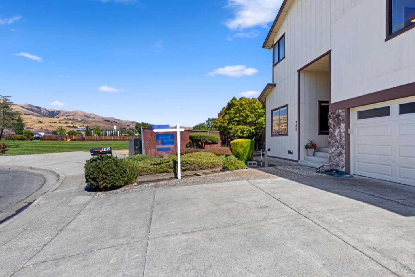 742 Clauser DR