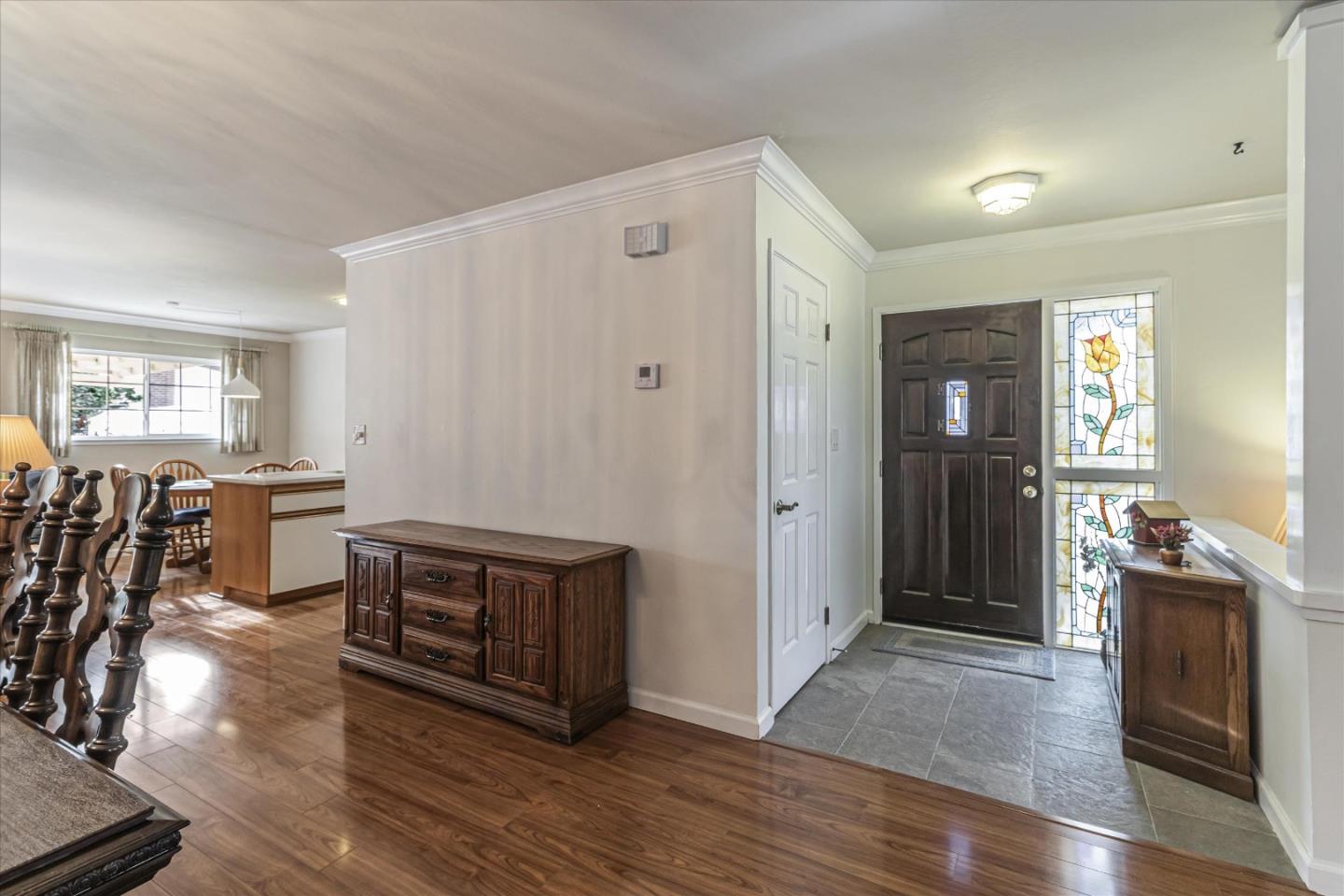 1082 Queen Anne DR
