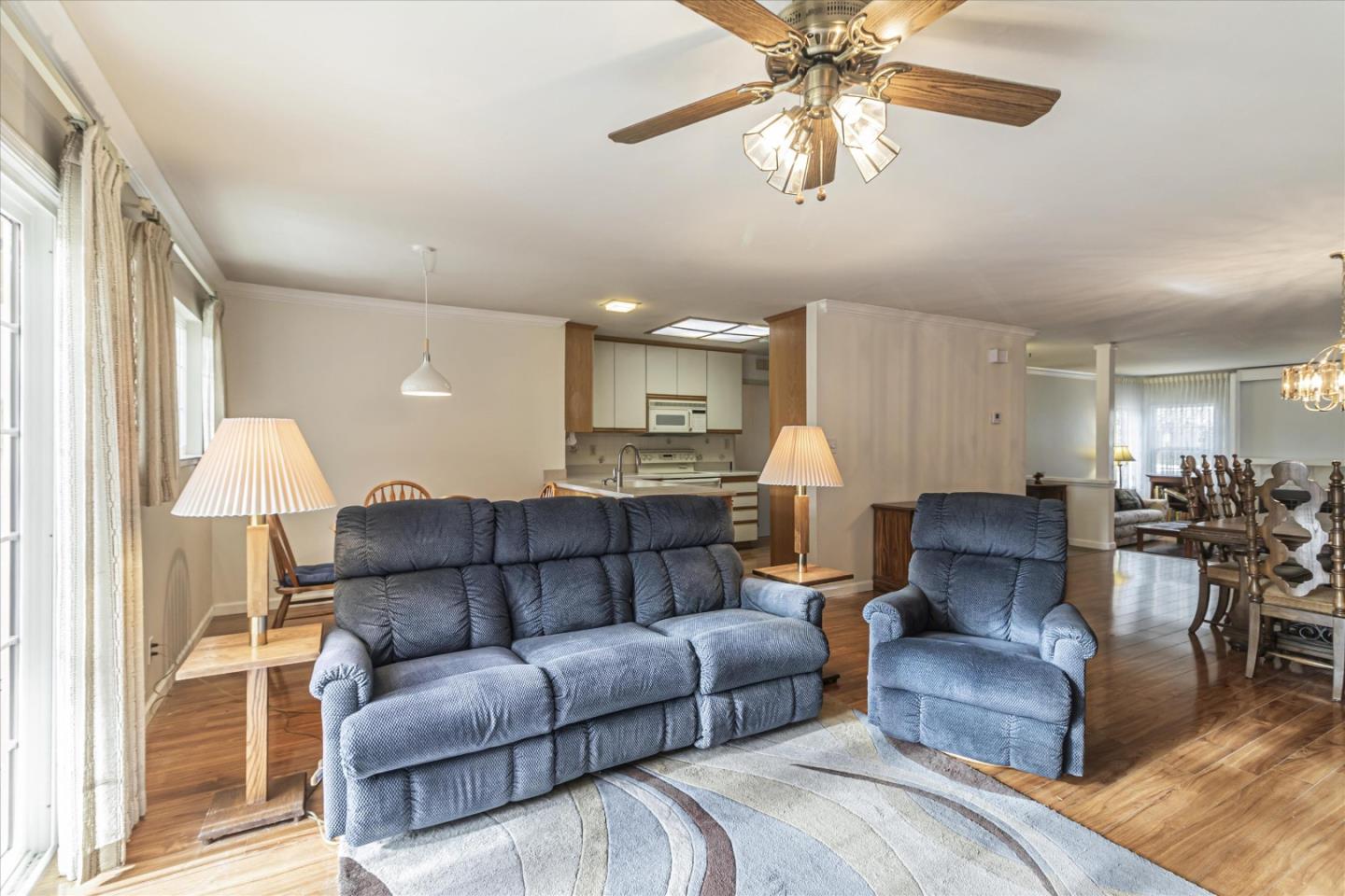 1082 Queen Anne DR