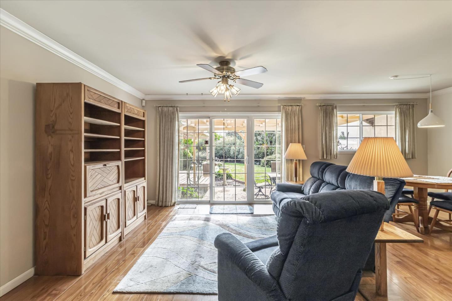 1082 Queen Anne DR