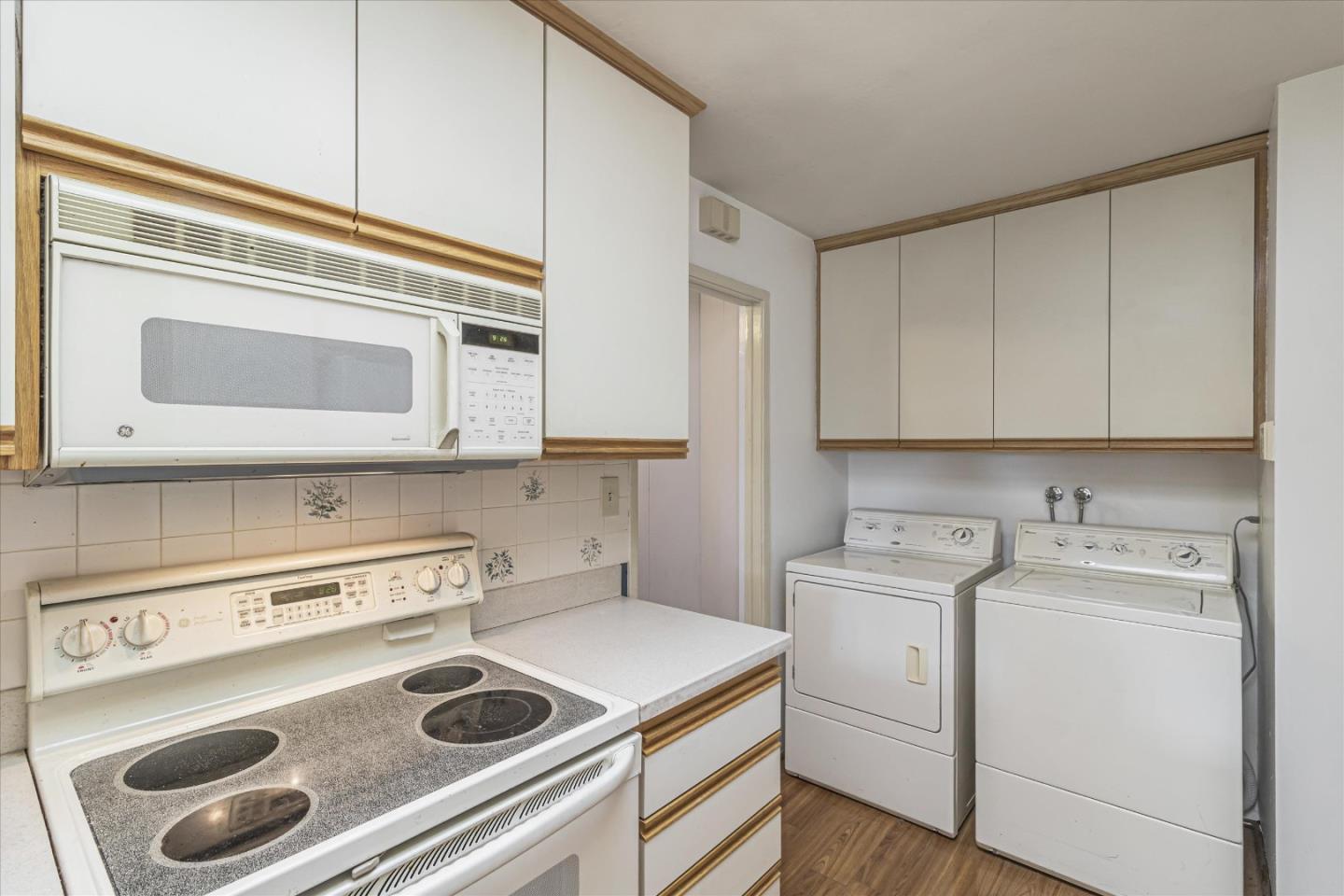 1082 Queen Anne DR