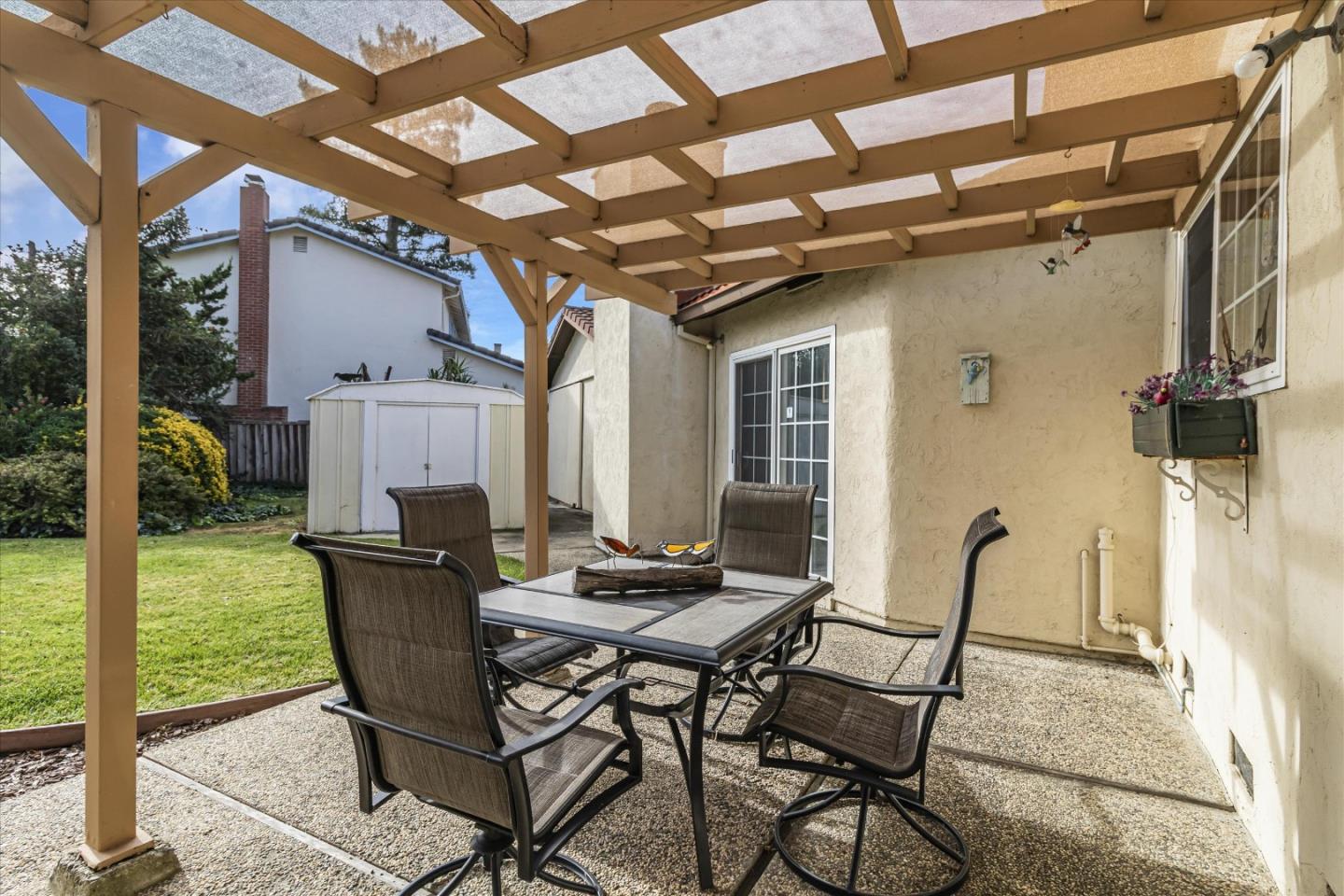 1082 Queen Anne DR