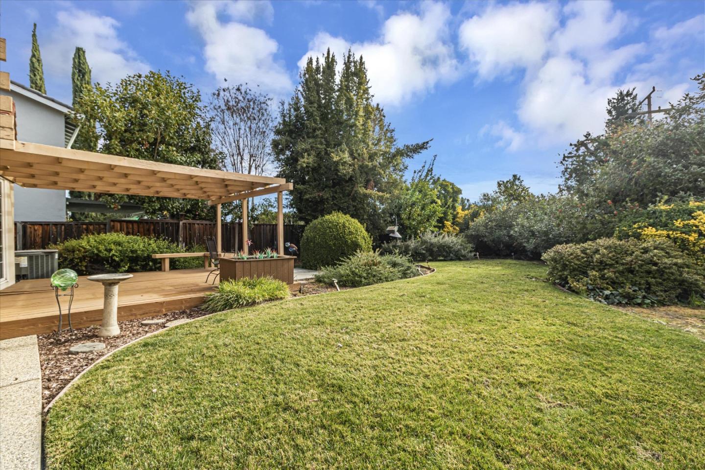1082 Queen Anne DR