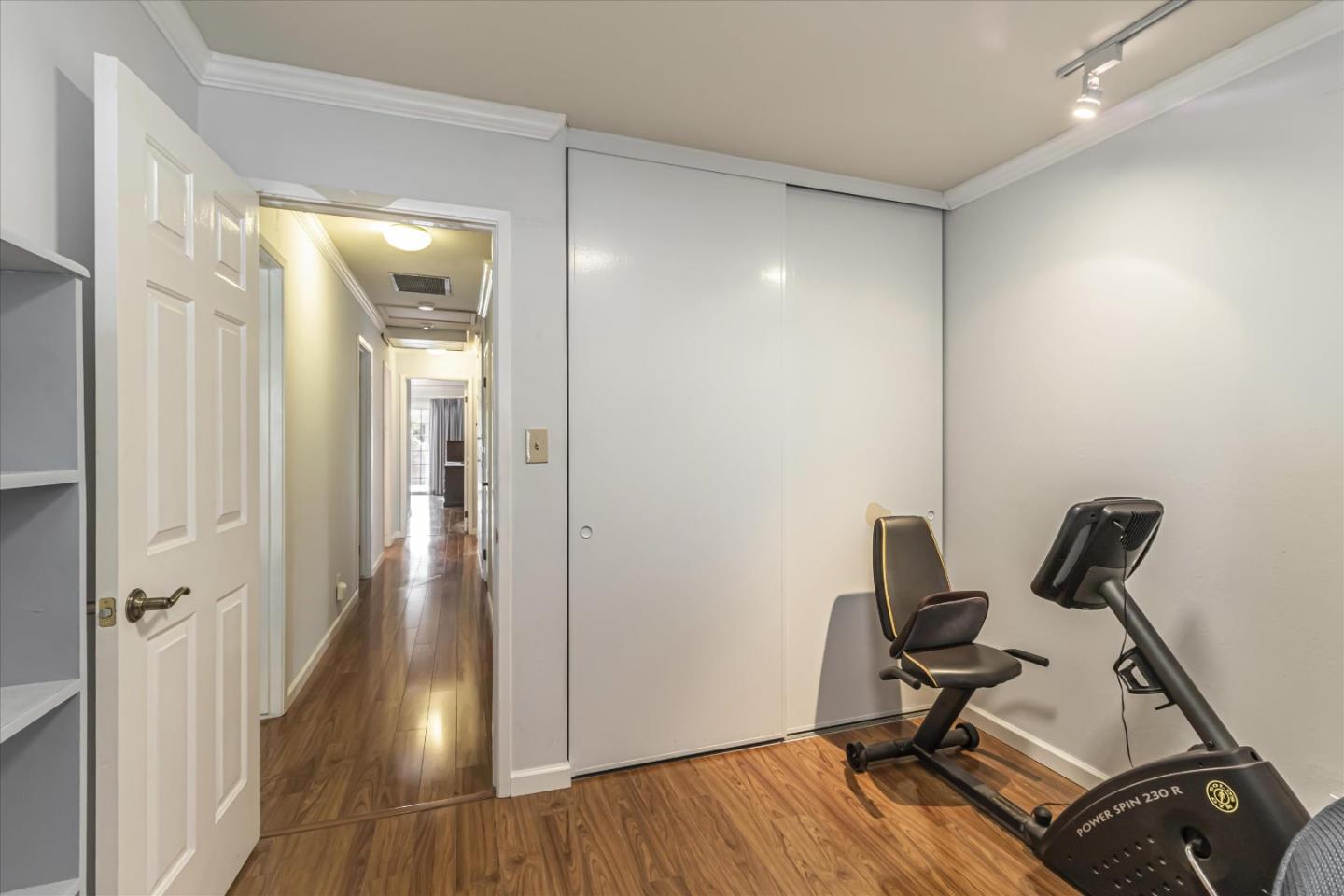 1082 Queen Anne DR