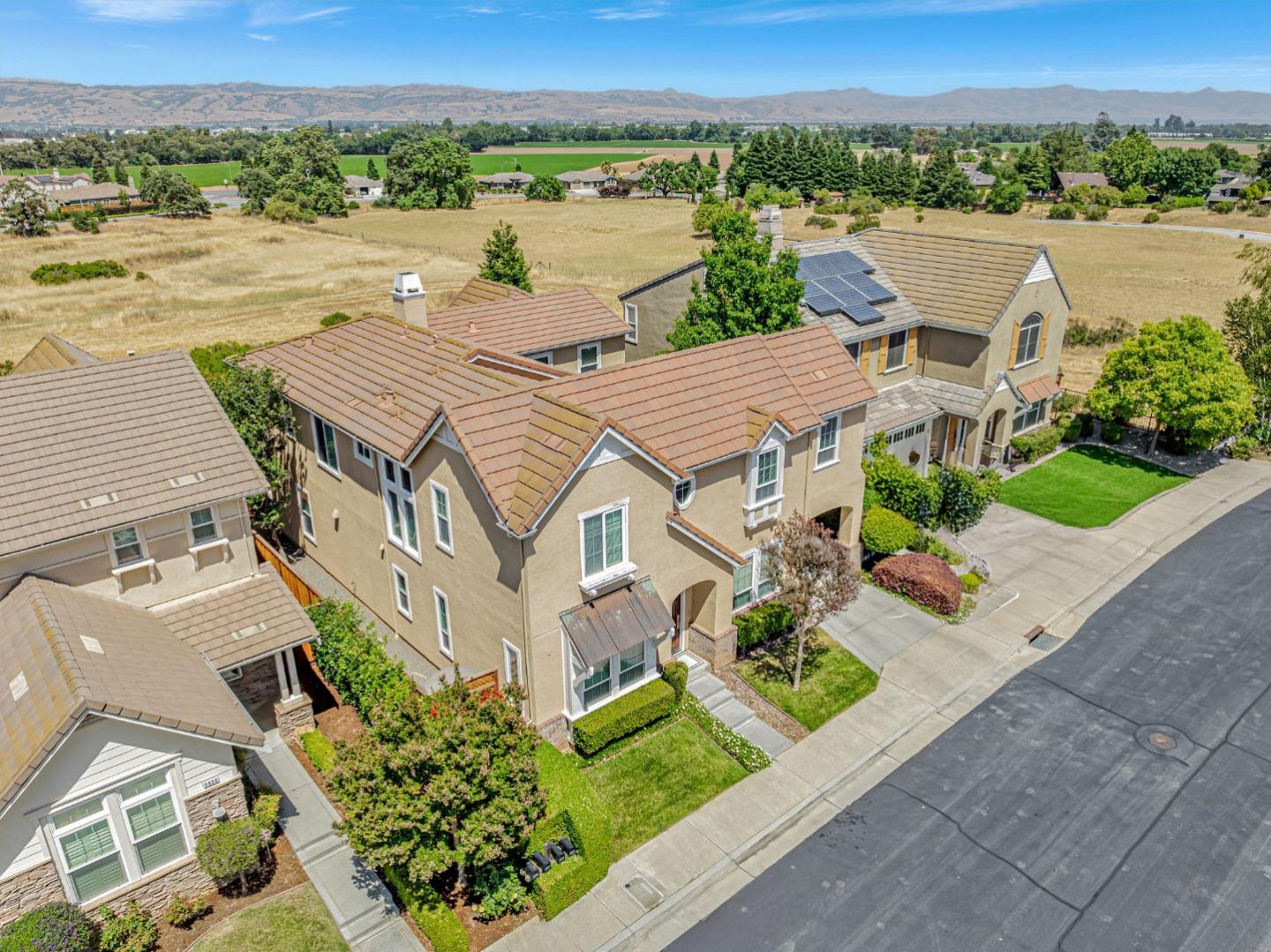 5812 Cajon WAY
