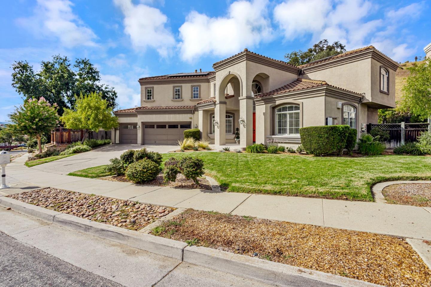 6565 Stonehill Drive