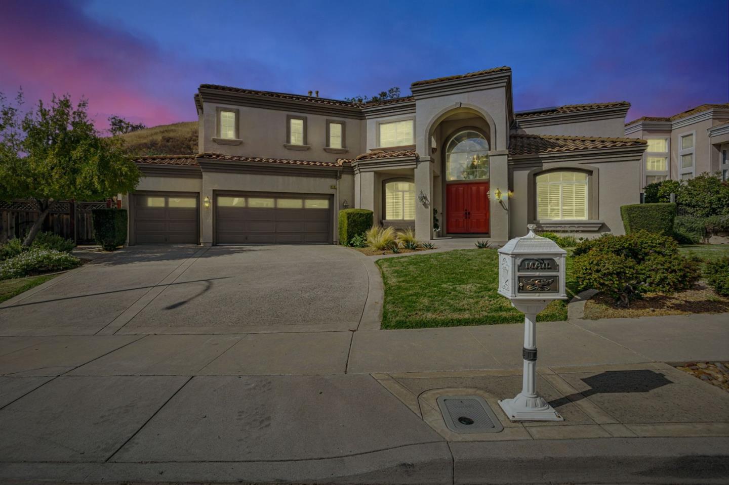 6565 Stonehill Drive