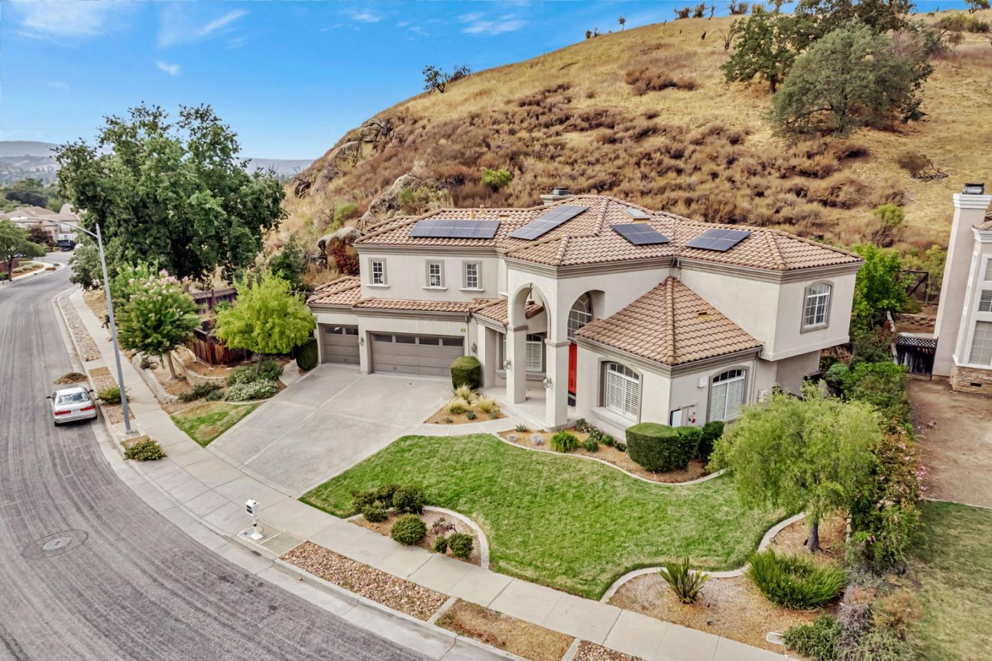 6565 Stonehill Drive