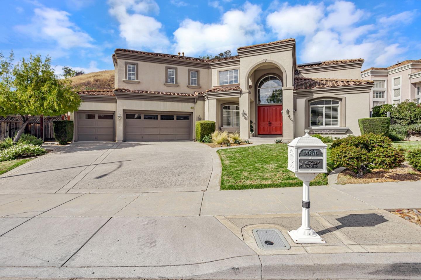 6565 Stonehill Drive