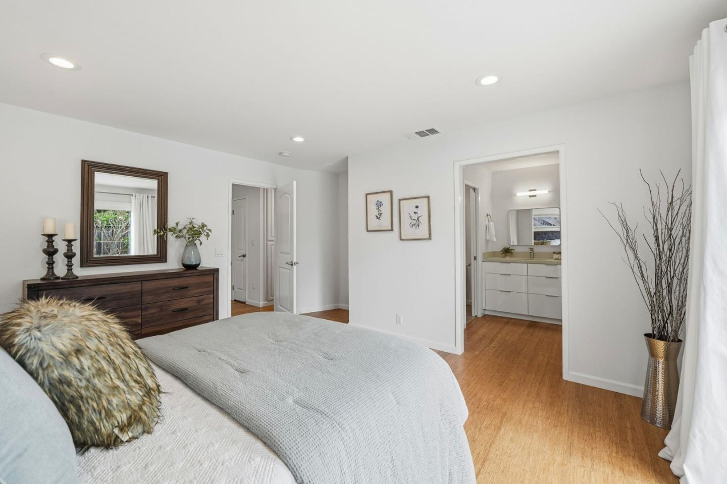 2784 Doverton Square