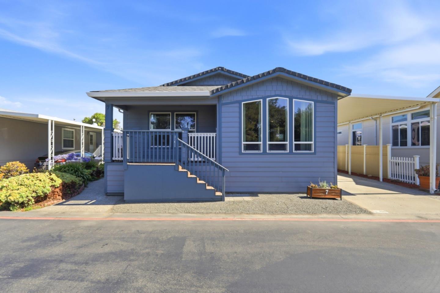 2052 Gold Street Unit: 7