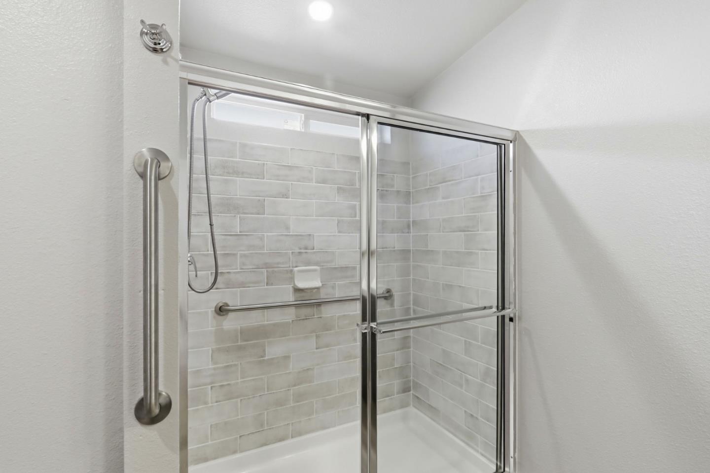 2052 Gold Street Unit: 7