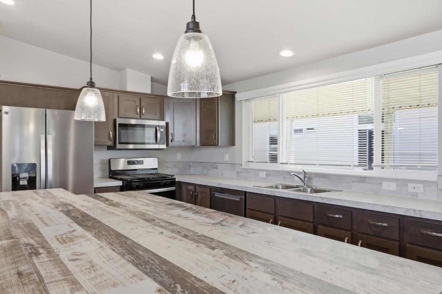 2052 Gold Street Unit: 7
