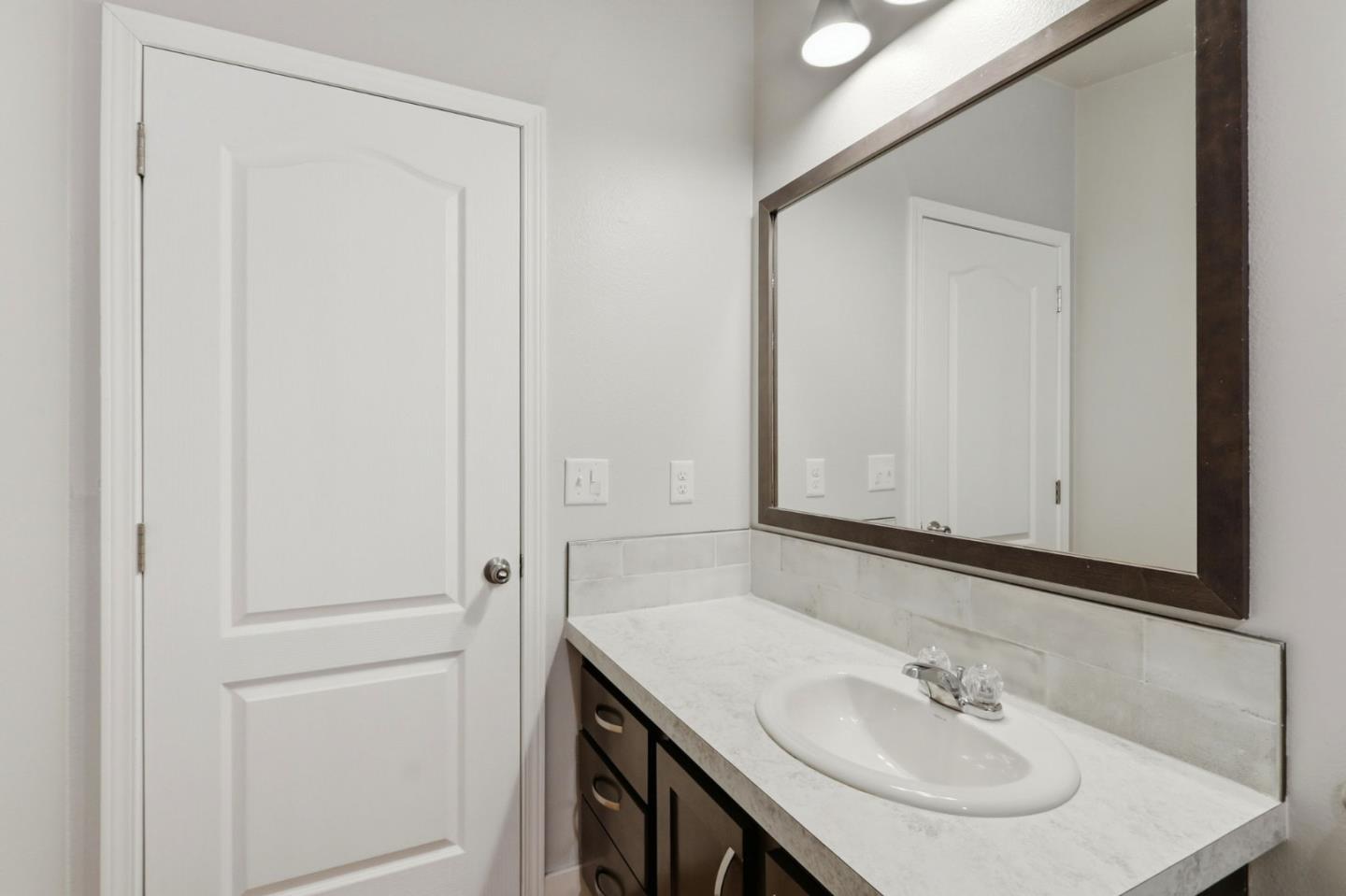 2052 Gold Street Unit: 7