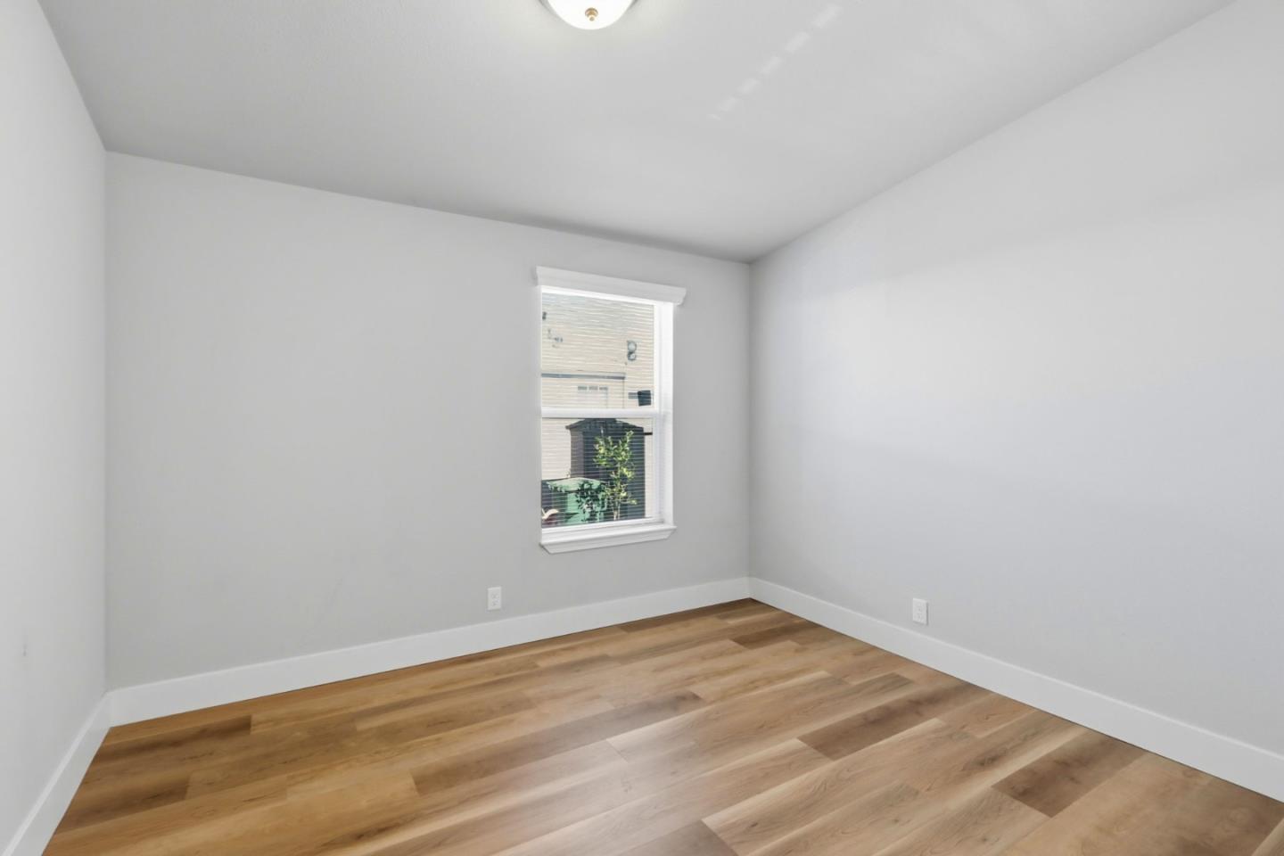 2052 Gold Street Unit: 7