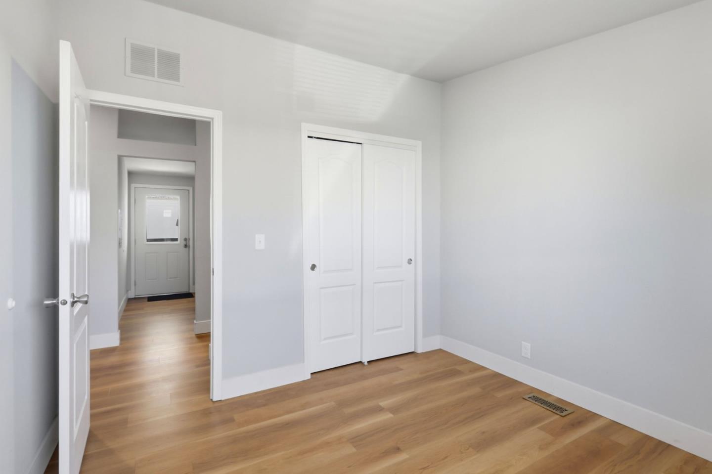 2052 Gold Street Unit: 7