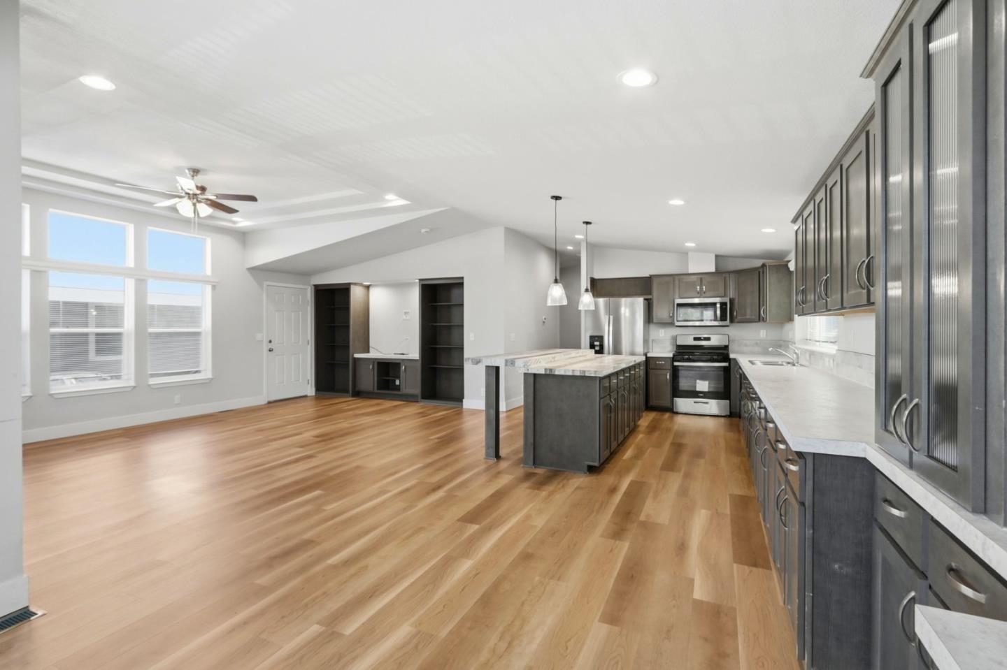 2052 Gold Street Unit: 7