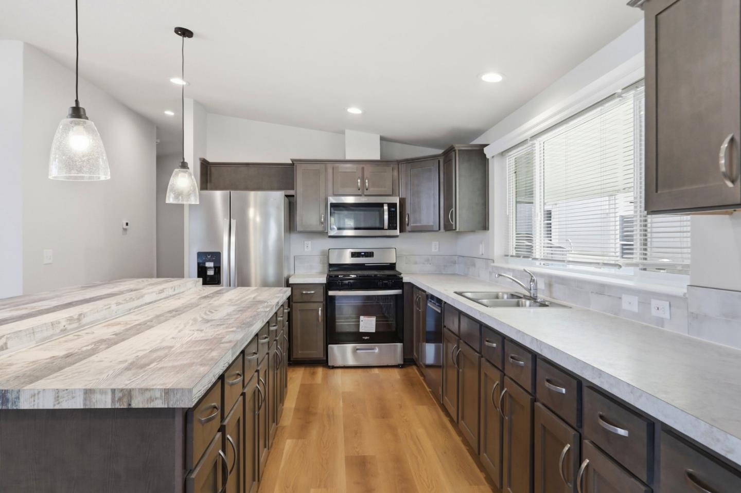 2052 Gold Street Unit: 7