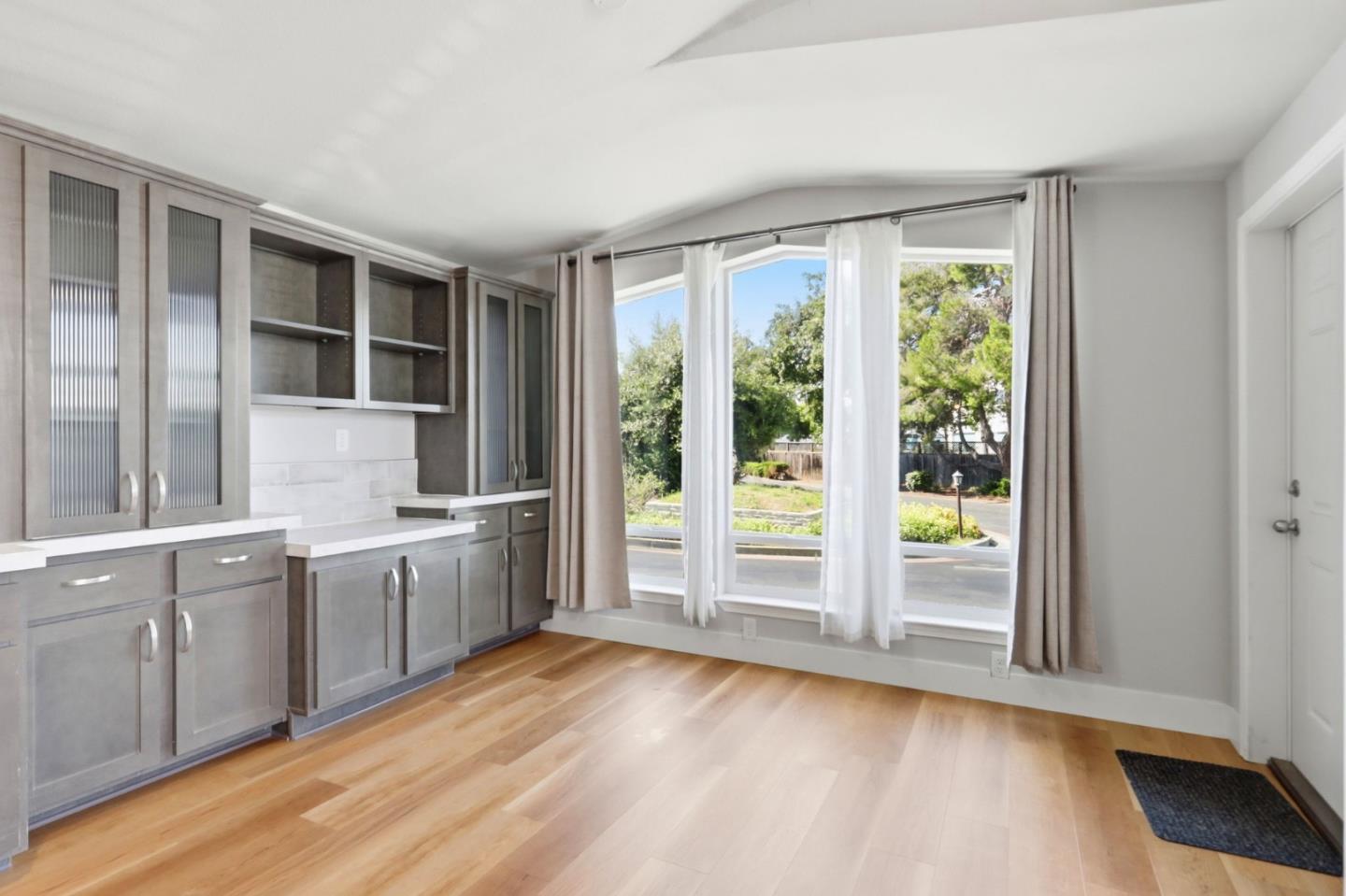 2052 Gold Street Unit: 7