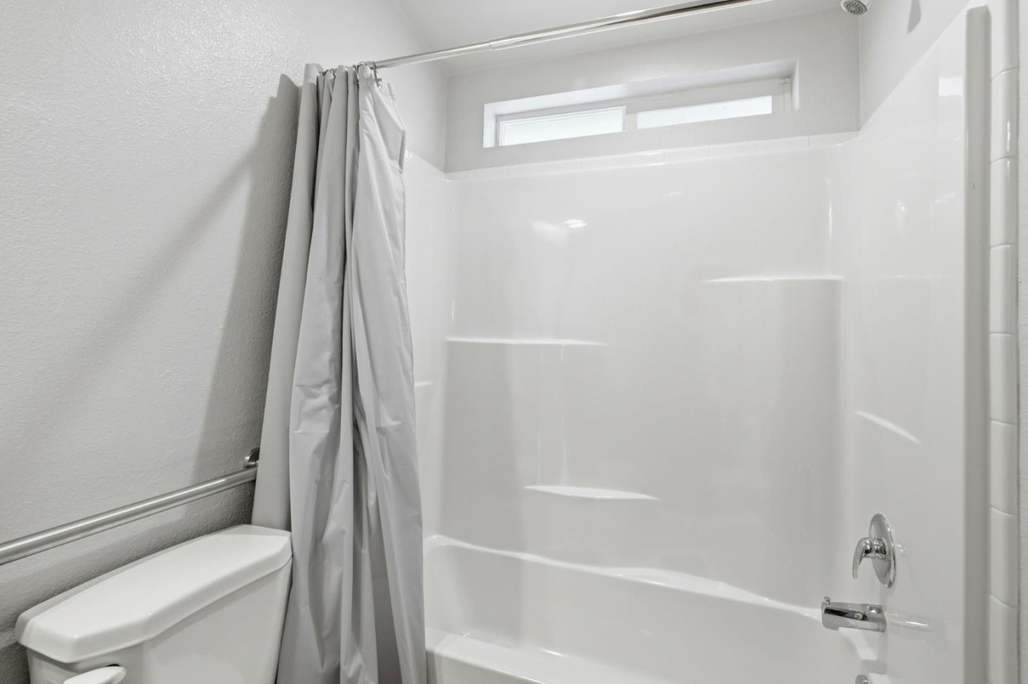 2052 Gold Street Unit: 7