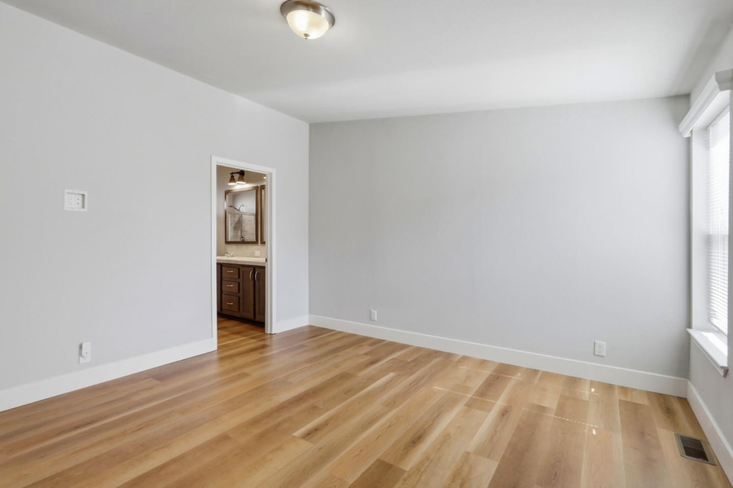 2052 Gold Street Unit: 7