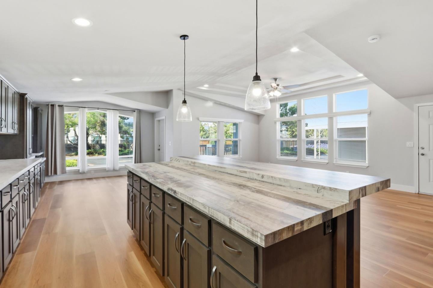 2052 Gold Street Unit: 7