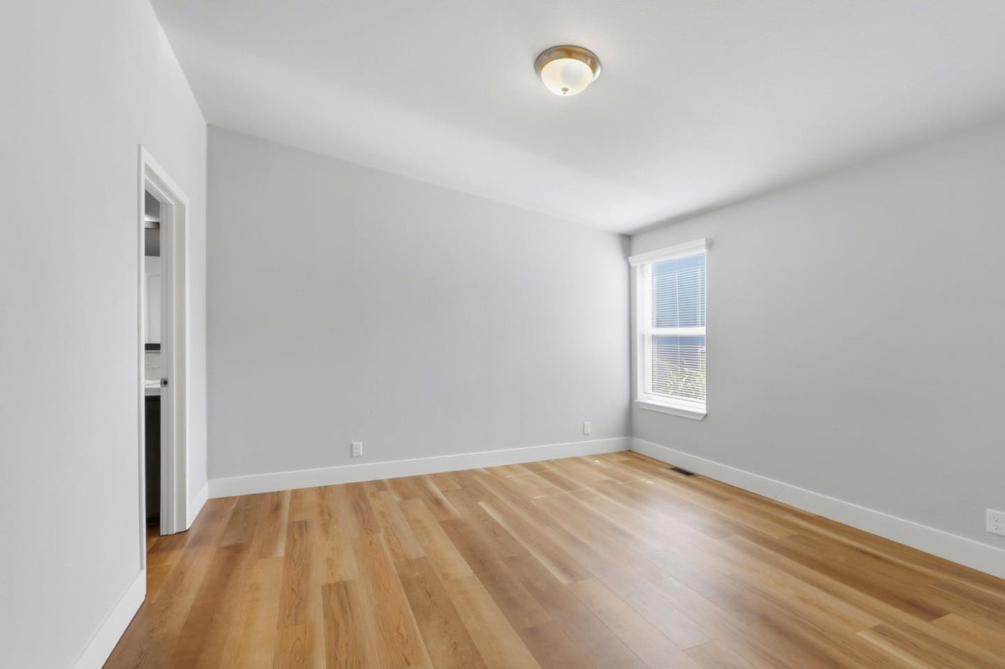 2052 Gold Street Unit: 7