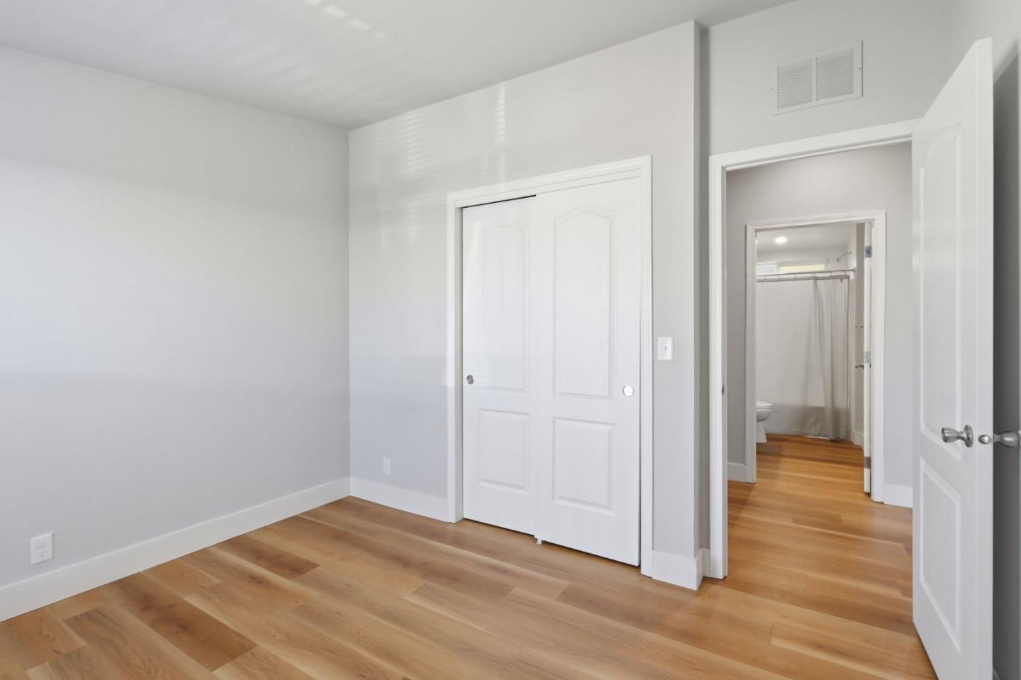 2052 Gold Street Unit: 7