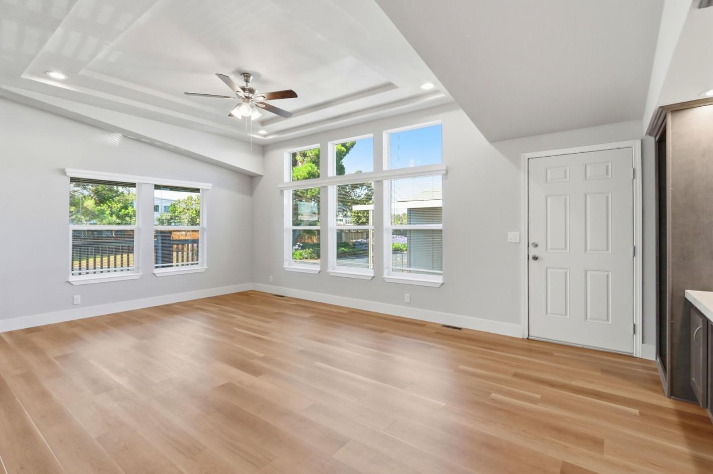 2052 Gold Street Unit: 7