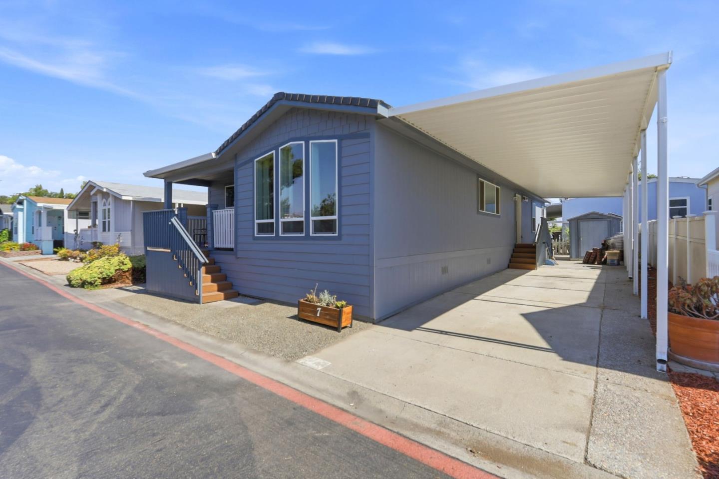 2052 Gold Street Unit: 7