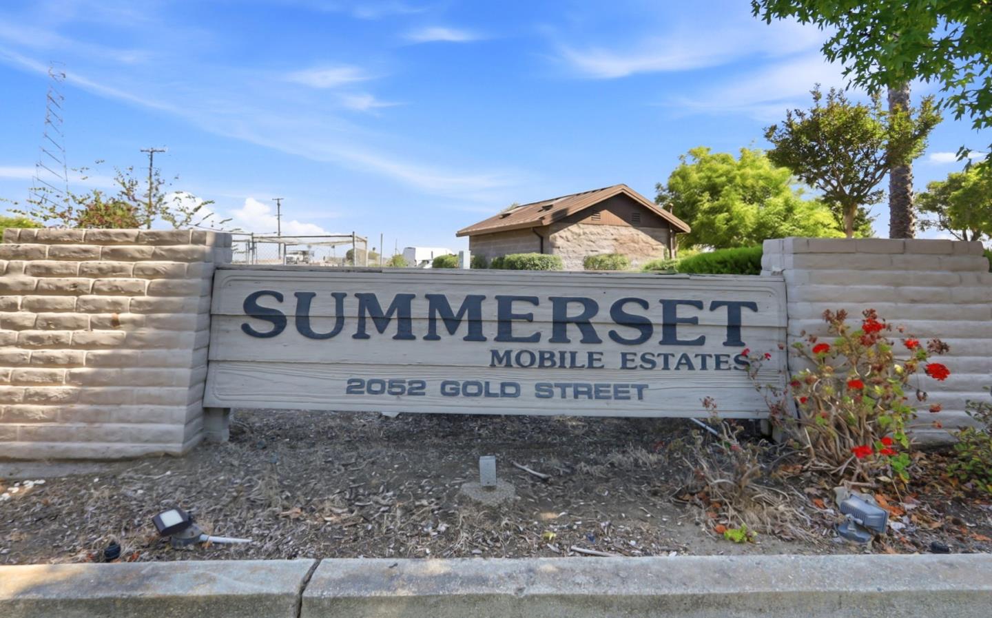 2052 Gold Street Unit: 7