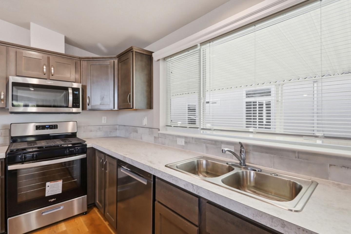 2052 Gold Street Unit: 7